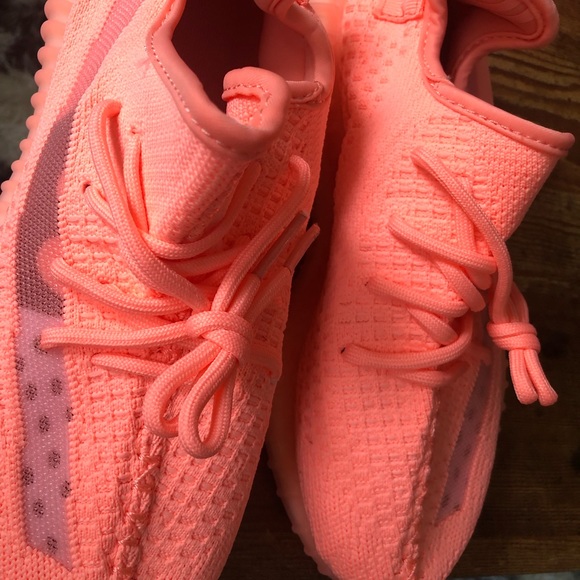 Yeezy 350 - Picture 3 of 3
